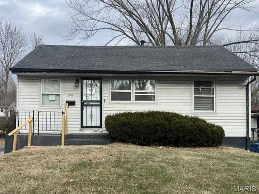 321 Caithness Road, St Louis, MO 63137