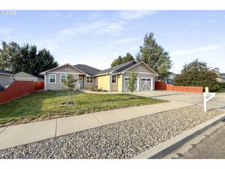 885 G St, Baker City, OR 97814