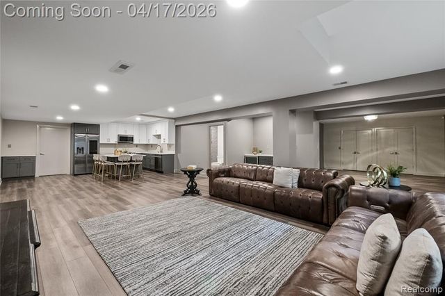 3824 Poppleton Court, Troy, MI 48084