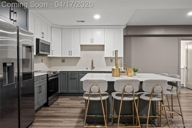 3824 Poppleton Court, Troy, MI 48084