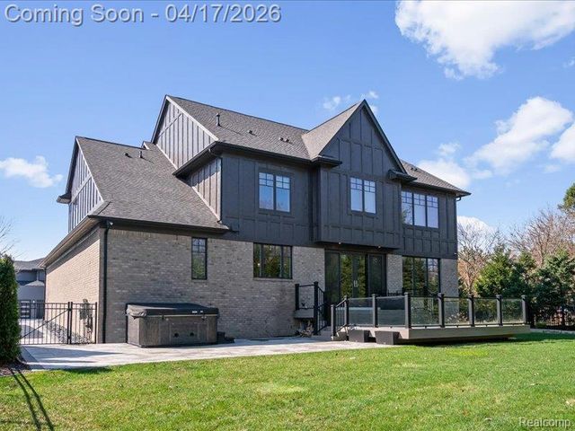 3824 Poppleton Court, Troy, MI 48084