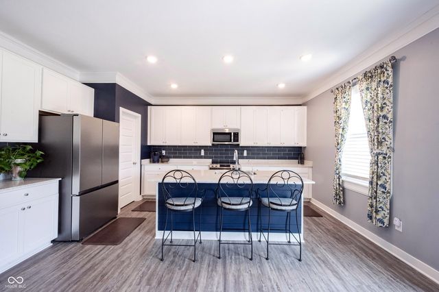 4860 W Safford Drive, New Palestine, IN 46163