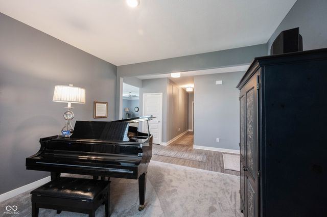 4860 W Safford Drive, New Palestine, IN 46163