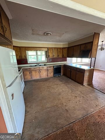 3891 Hogansville Road, Lagrange, GA 30241