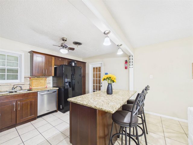 505 S Circle Drive, Baytown, TX 77520