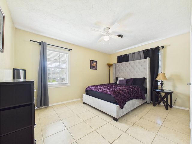 505 S Circle Drive, Baytown, TX 77520