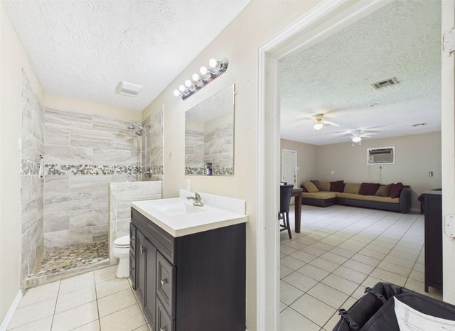 505 S Circle Drive, Baytown, TX 77520