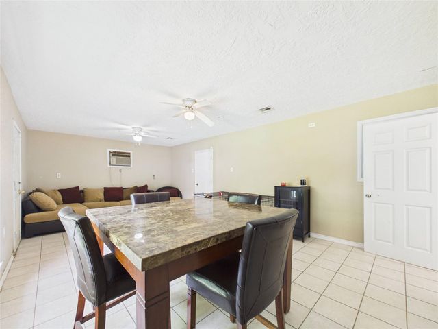 505 S Circle Drive, Baytown, TX 77520