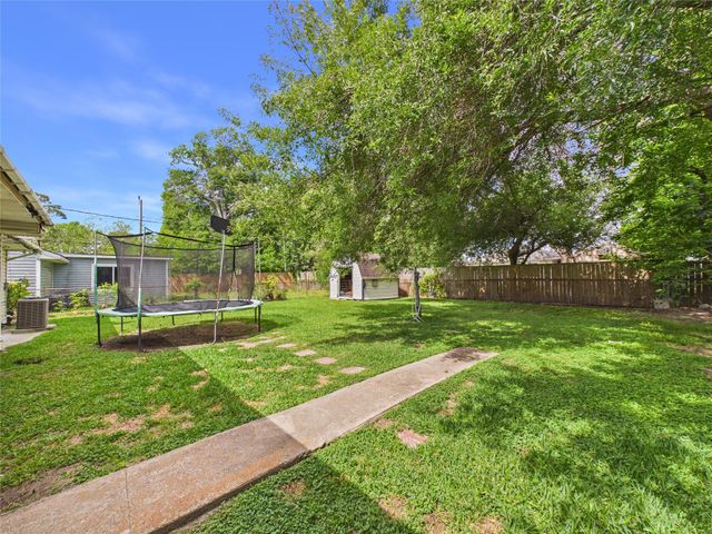 505 S Circle Drive, Baytown, TX 77520