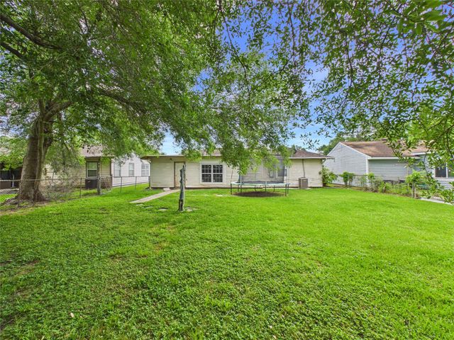 505 S Circle Drive, Baytown, TX 77520