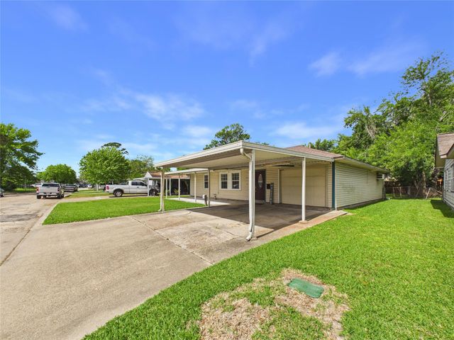 505 S Circle Drive, Baytown, TX 77520