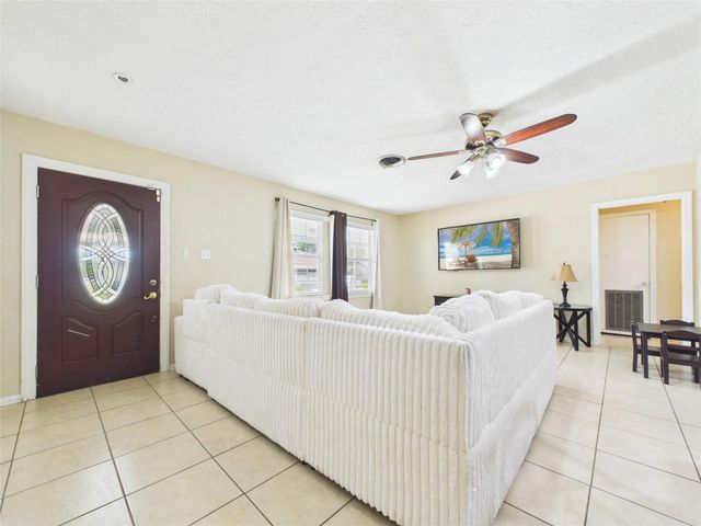 505 S Circle Drive, Baytown, TX 77520