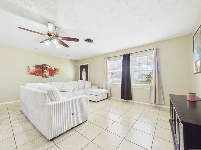 505 S Circle Drive, Baytown, TX 77520