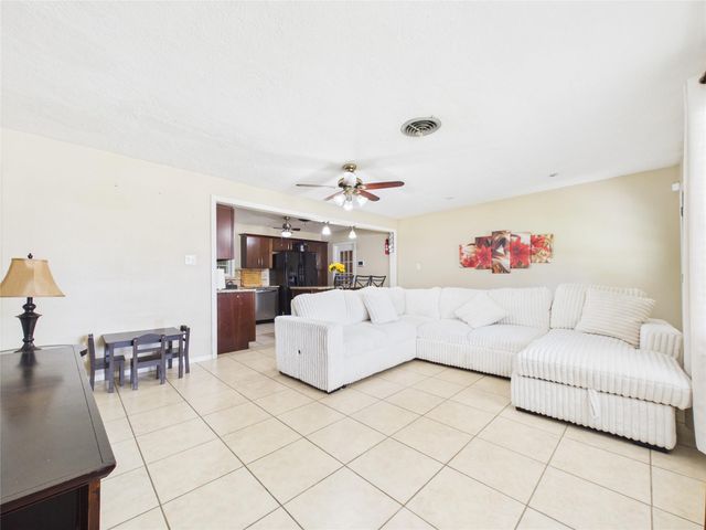 505 S Circle Drive, Baytown, TX 77520