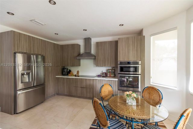 3652 Falcon Ridge Cir 0, Weston, FL 33331