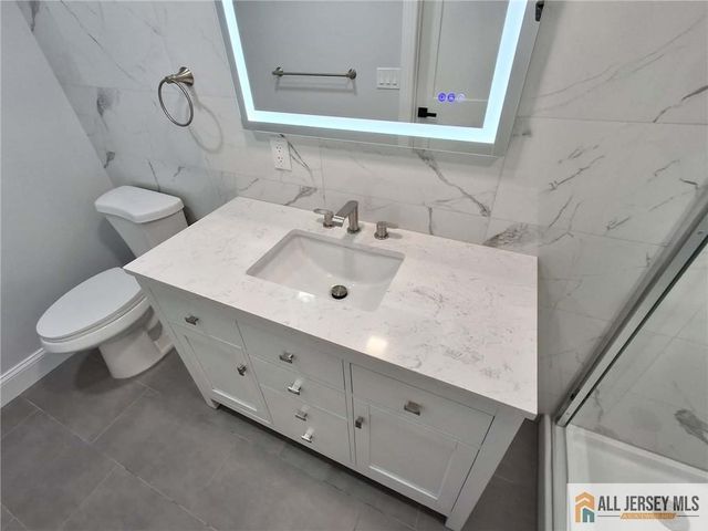 397 Lake Avenue, Colonia, NJ 07067