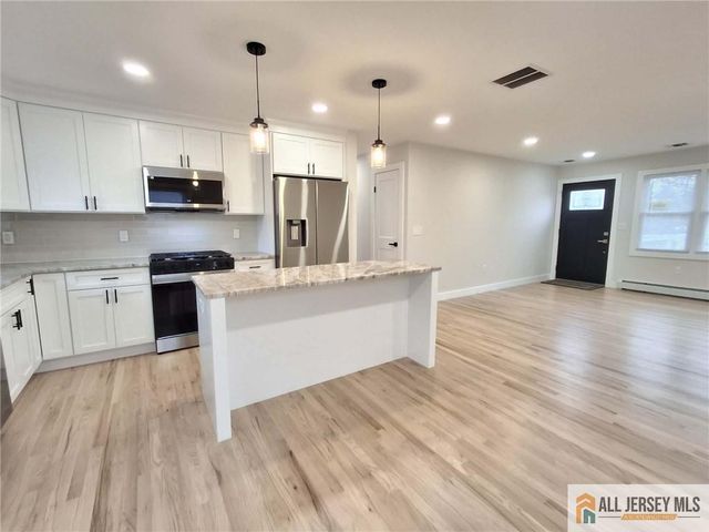 397 Lake Avenue, Colonia, NJ 07067