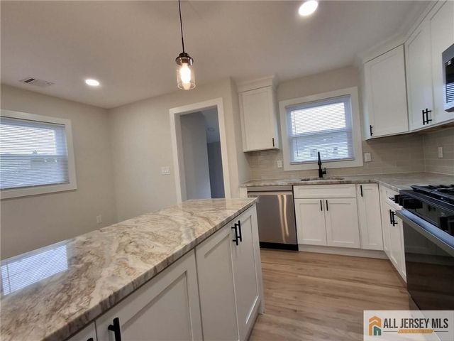 397 Lake Avenue, Colonia, NJ 07067