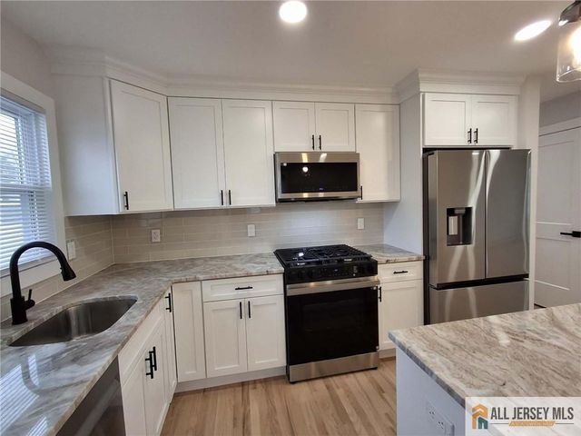 397 Lake Avenue, Colonia, NJ 07067