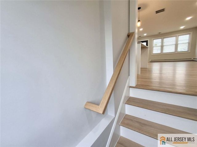 397 Lake Avenue, Colonia, NJ 07067