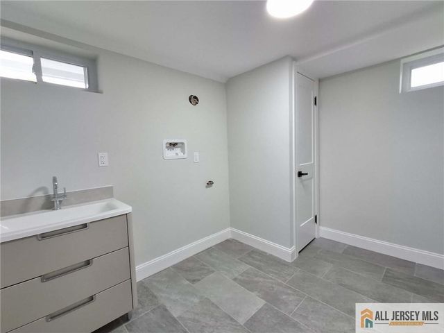 397 Lake Avenue, Colonia, NJ 07067