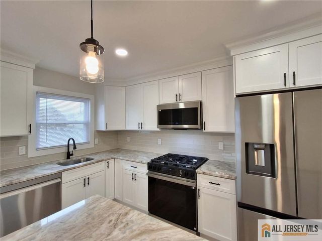 397 Lake Avenue, Colonia, NJ 07067