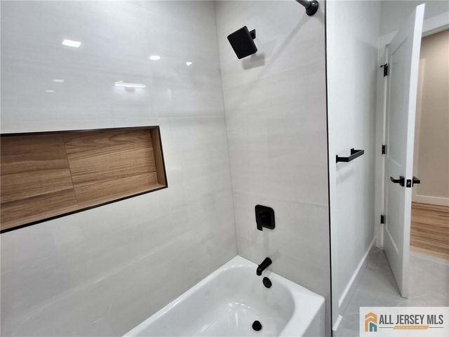 397 Lake Avenue, Colonia, NJ 07067