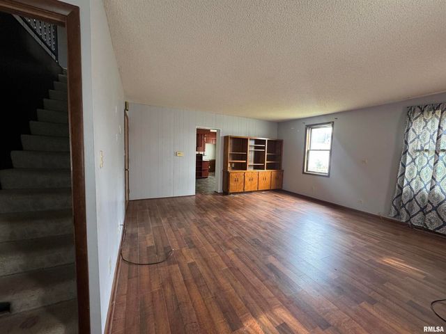 517 12TH Avenue, Fulton, IL 61252