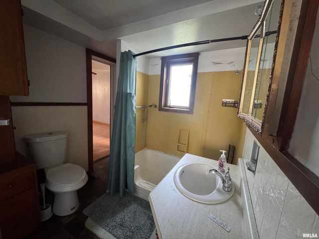 517 12TH Avenue, Fulton, IL 61252