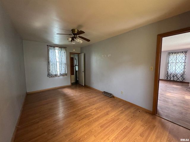 517 12TH Avenue, Fulton, IL 61252