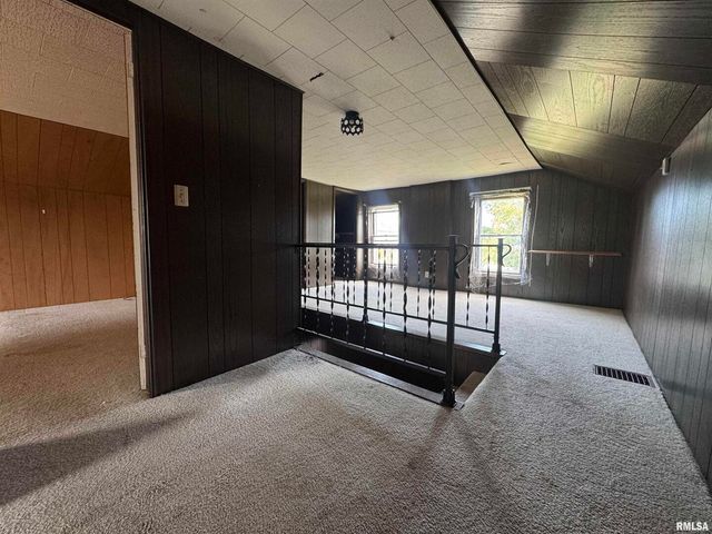 517 12TH Avenue, Fulton, IL 61252