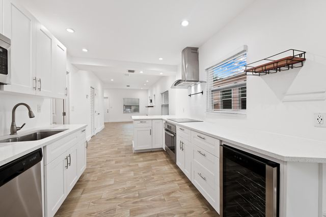 35 SE 12th Street, Dania Beach, FL 33004