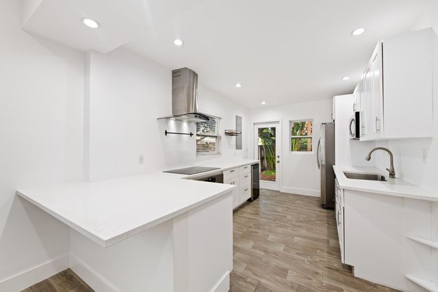 35 SE 12th Street, Dania Beach, FL 33004