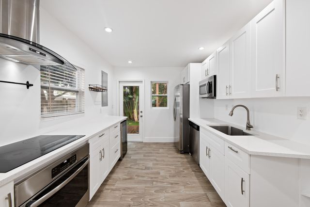 35 SE 12th Street, Dania Beach, FL 33004