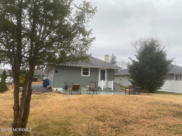 23 Yellowstone Drive, Toms River, NJ 08753