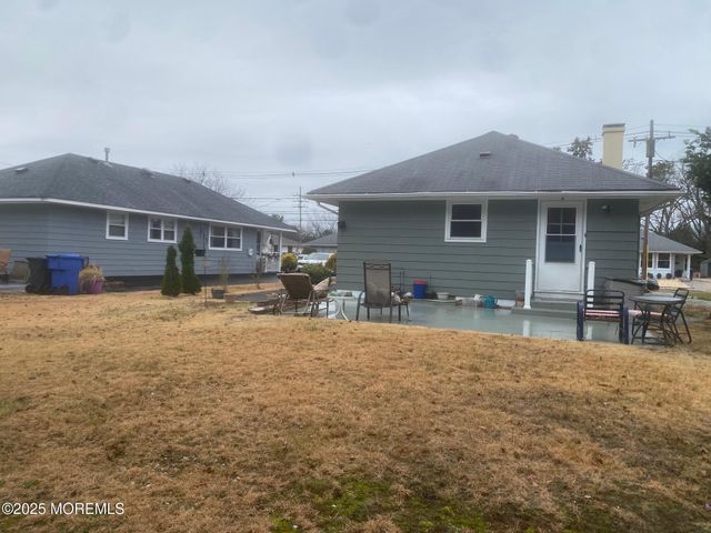 23 Yellowstone Drive, Toms River, NJ 08753