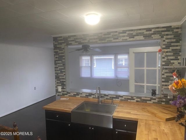 23 Yellowstone Drive, Toms River, NJ 08753