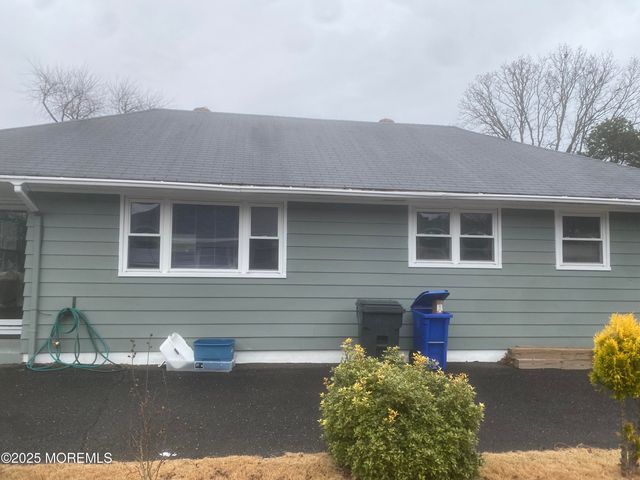 23 Yellowstone Drive, Toms River, NJ 08753