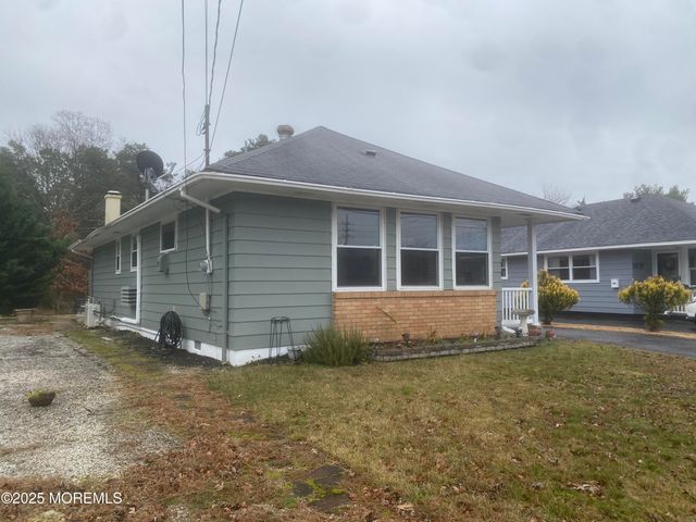 23 Yellowstone Drive, Toms River, NJ 08753