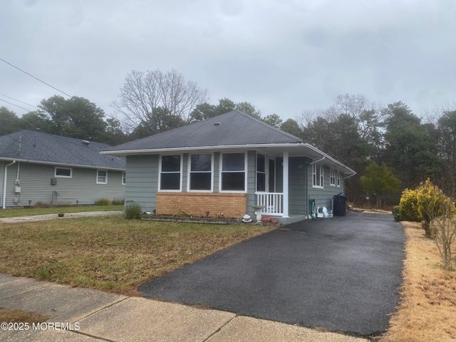 23 Yellowstone Drive, Toms River, NJ 08753