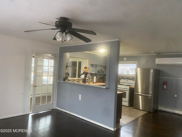 23 Yellowstone Drive, Toms River, NJ 08753