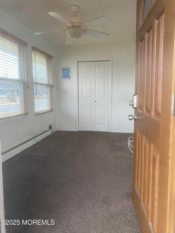 23 Yellowstone Drive, Toms River, NJ 08753