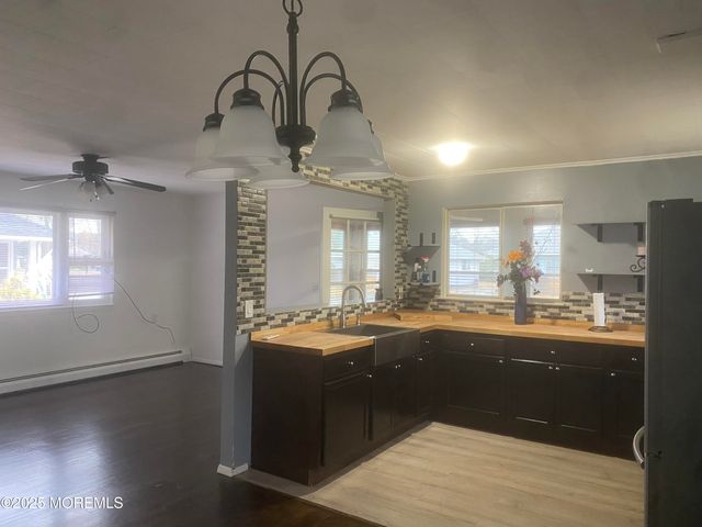 23 Yellowstone Drive, Toms River, NJ 08753