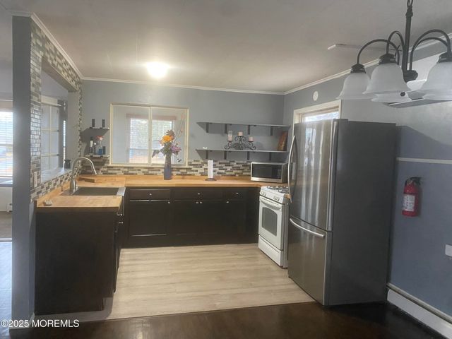 23 Yellowstone Drive, Toms River, NJ 08753