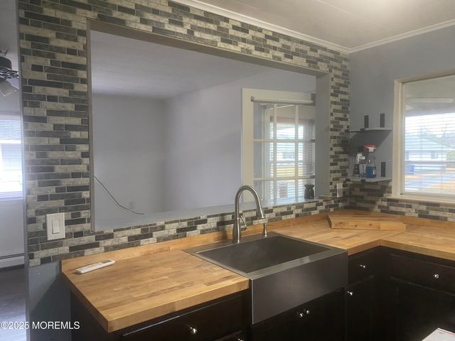 23 Yellowstone Drive, Toms River, NJ 08753