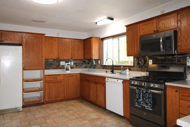 17125 Zanita Trail, Anderson, CA 96007