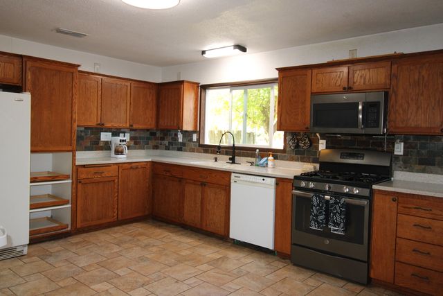 17125 Zanita Trail, Anderson, CA 96007