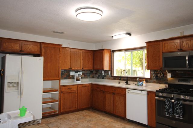 17125 Zanita Trail, Anderson, CA 96007