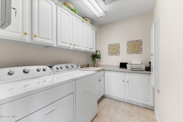 6957 Secluded Pines Drive, Maumee, OH 43537