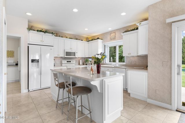 6957 Secluded Pines Drive, Maumee, OH 43537